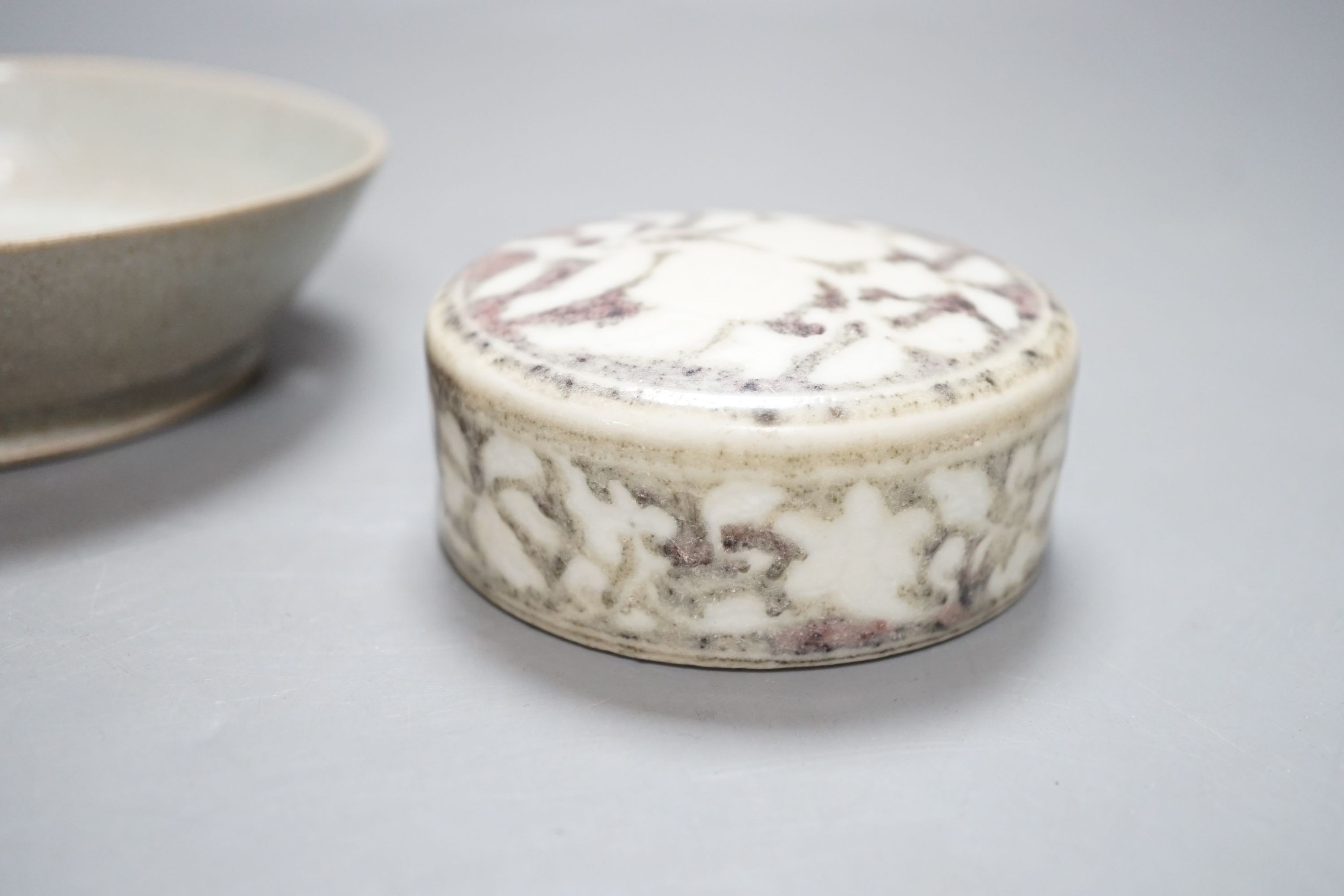 A Chinese porcelain paperweight and a saucer dish, 14 cm diameter